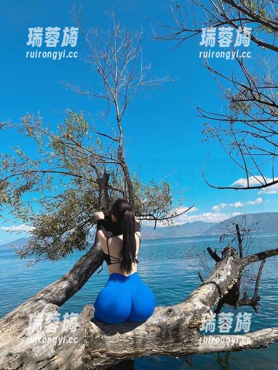 微密圈 - 120斤的小王同学红色蝴蝶结全套写真，简直就是视觉的暴击。