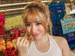 AISS爱丝(黄金版) – 原图曝光！索菲教你如何优雅地‘独自等待’（只差一杯咖啡）