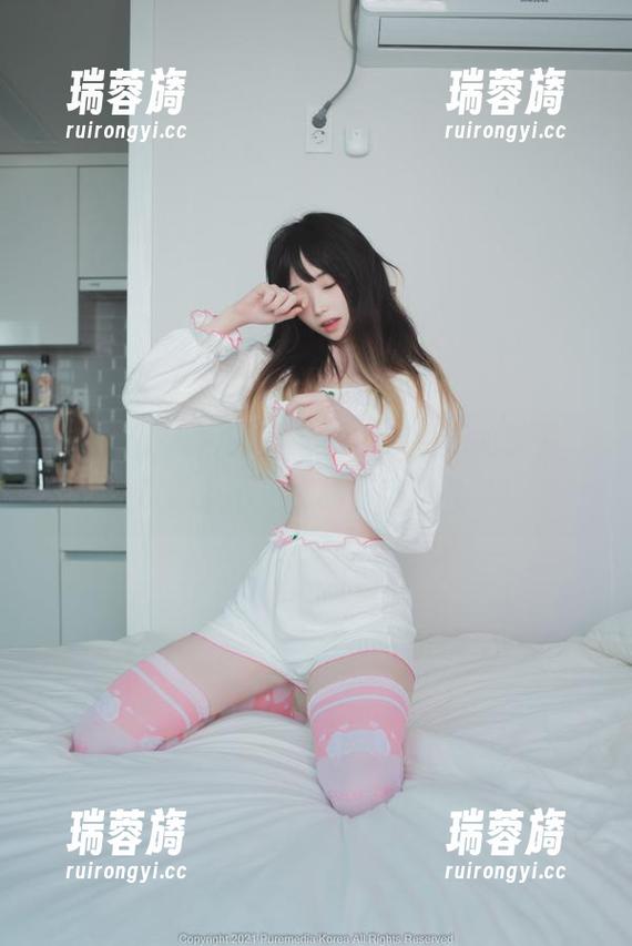 Bambi(밤비)的圣诞特供：更新的套图，给你送上不一样的“节日礼”！