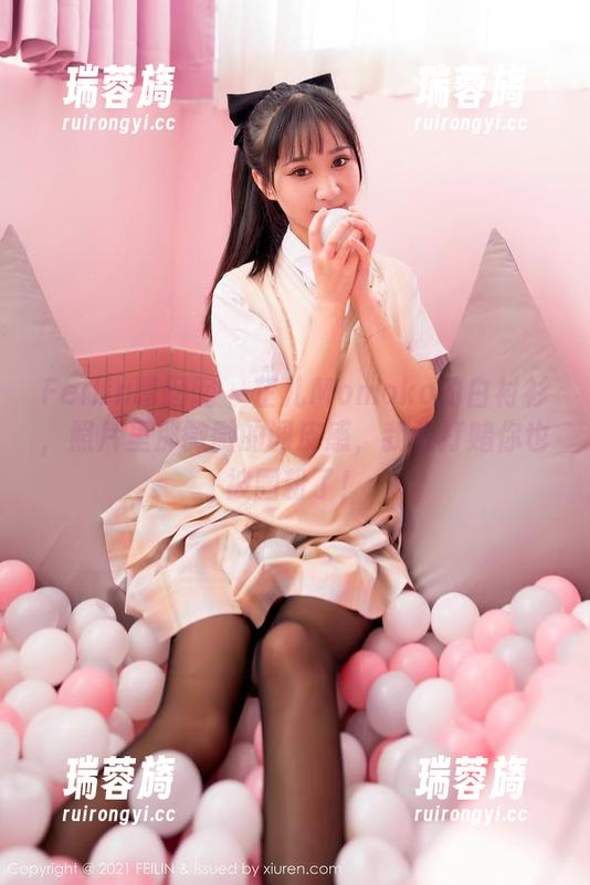 Feilin嗲囡囡 - 芷儿Momoko的白衬衫，照片里那微微的调皮感，我敢打赌你也被圈粉了！