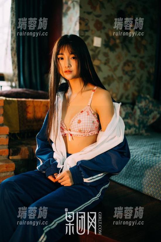 GIRLT果团网 - 在周于希的女王合集里，一切都在网盘里冒泡！