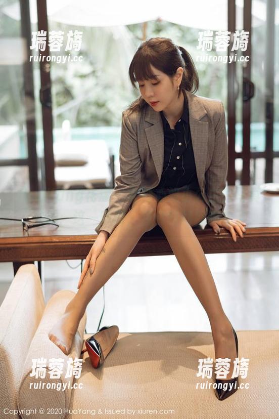 HuaYang花漾 - 女神心妍小公主的写真图册：这一瞬间，仿佛时间就停止了