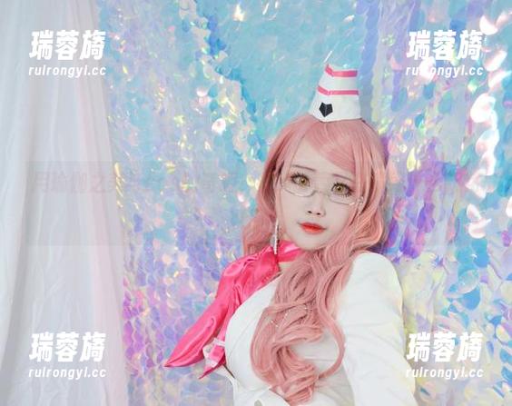 用瑜伽之美与cos的奇趣，KaYa萱又在演绎什么新花样？