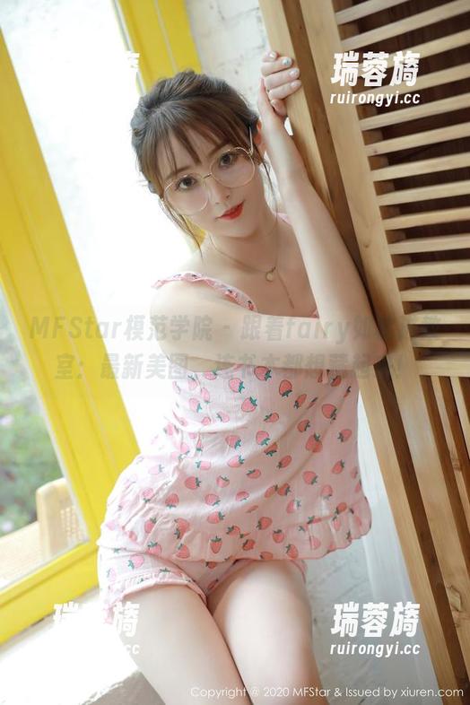 MFStar模范学院 - 跟着fairy如歌进教室：最新美图，连书本都想藏起来！