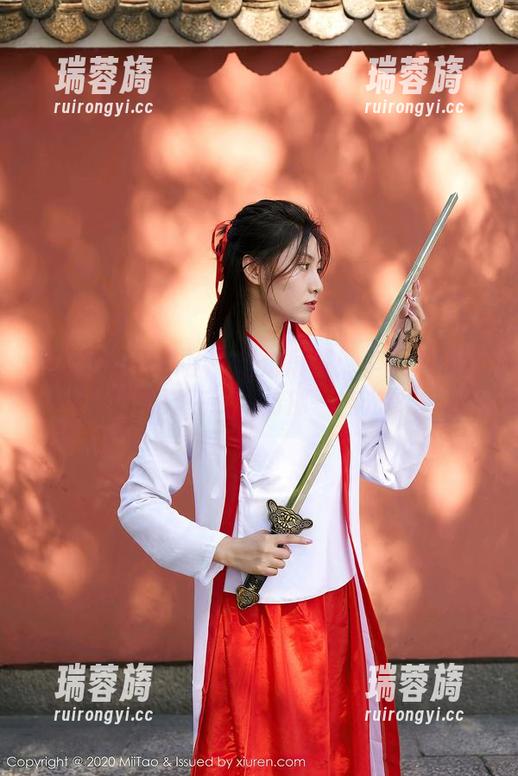 MiiTao蜜桃社 - 透过屏幕：李颖诗的女神写真在线，仿佛一抹光影