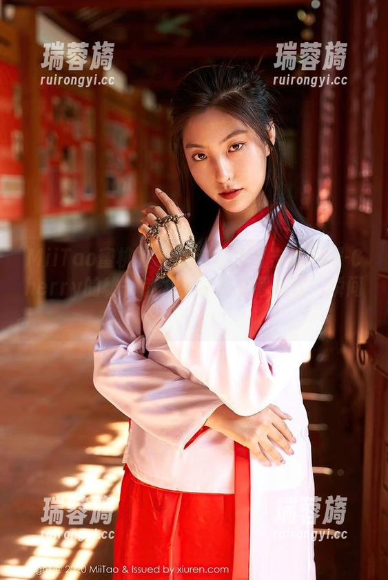MiiTao蜜桃社 - 精选图库直击绯月樱-Cherry的秘书魅力，秘诀就藏在这一瞬间！