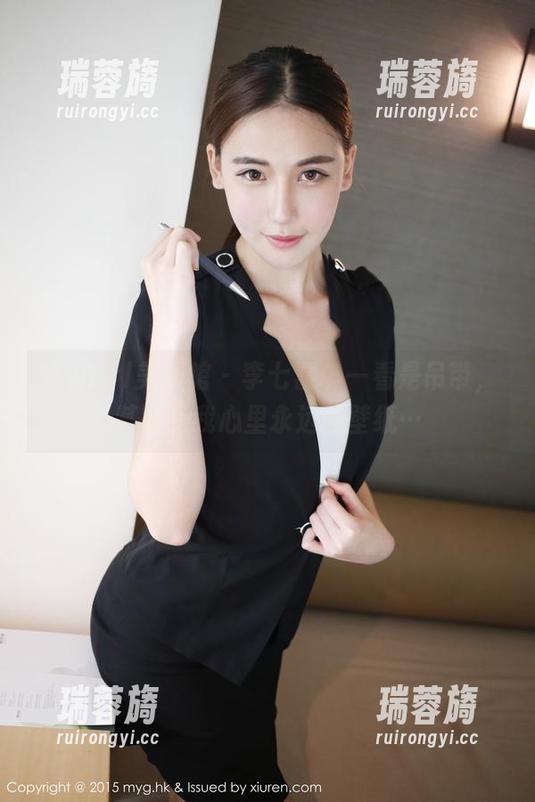 MyGirl美媛馆 - 李七喜乍一看是吊带，其实是我心里永远的壁纸…