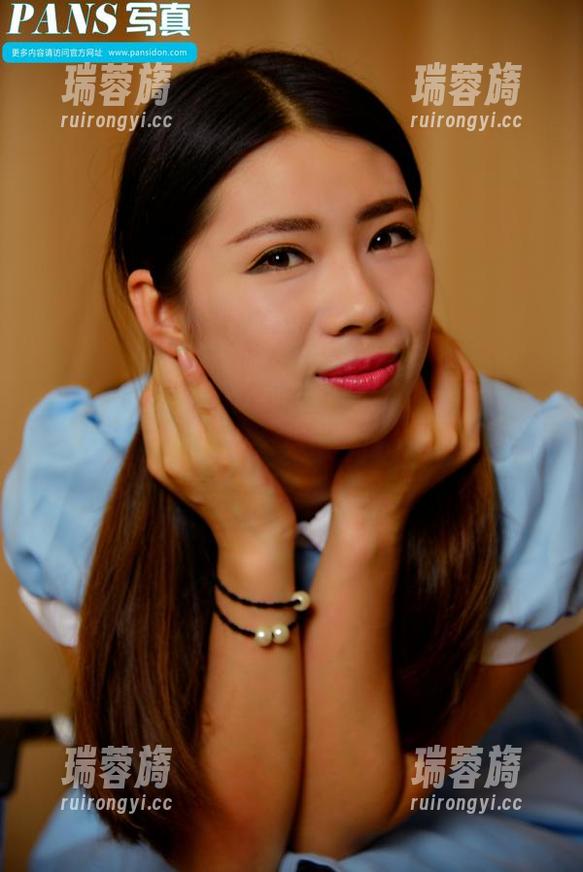 PANS写真 - 小甜甜最新礼服套图：细节处的优雅，让我忍不住多看几眼。