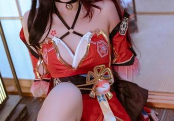 摄影：Quan冉有点饿与电锯人玛奇玛的奇妙比拼，感受你没见过的世界！