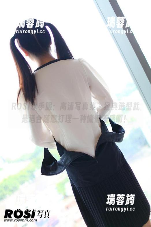 ROSI水手服：高清写真集，经典造型就是适合随意打理一种慵懒美感啊！