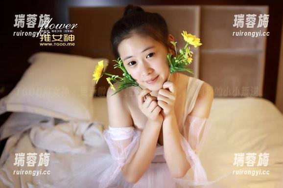 TGOD推女神 - 更新啦！莫雅淇短裤造型，时尚界的小小叛逆。
