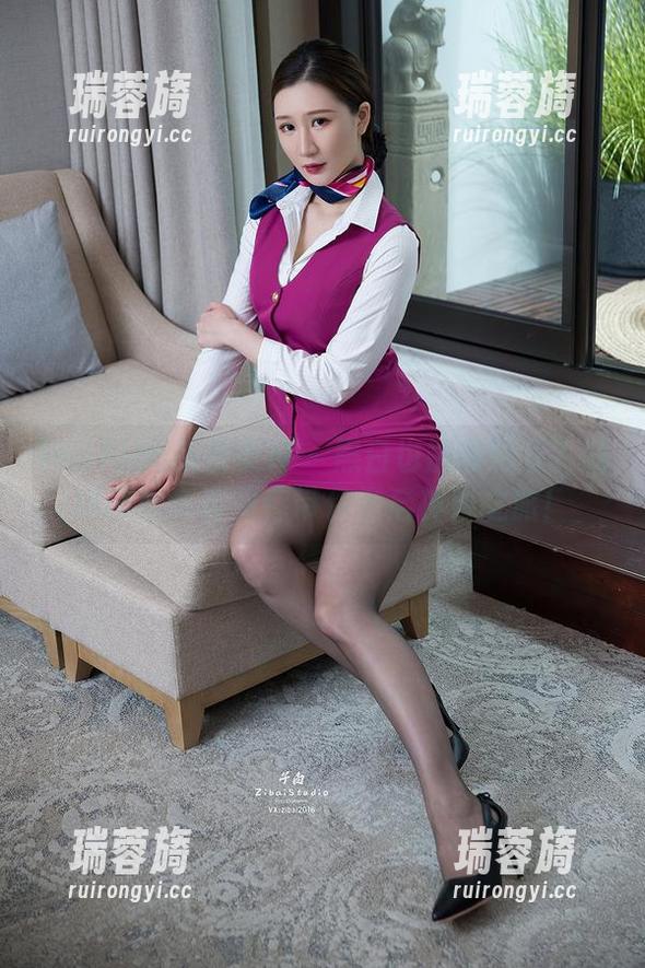 TouTiao头条女神-萌琪琪 TouTiao头条女神 - 黑白也能有彩虹?萌琪琪的高清图库带你开启神秘之旅!