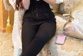 TuiGirl – 最新写真，何奕恋在白色里几乎就是在飘浮，感觉好轻盈！