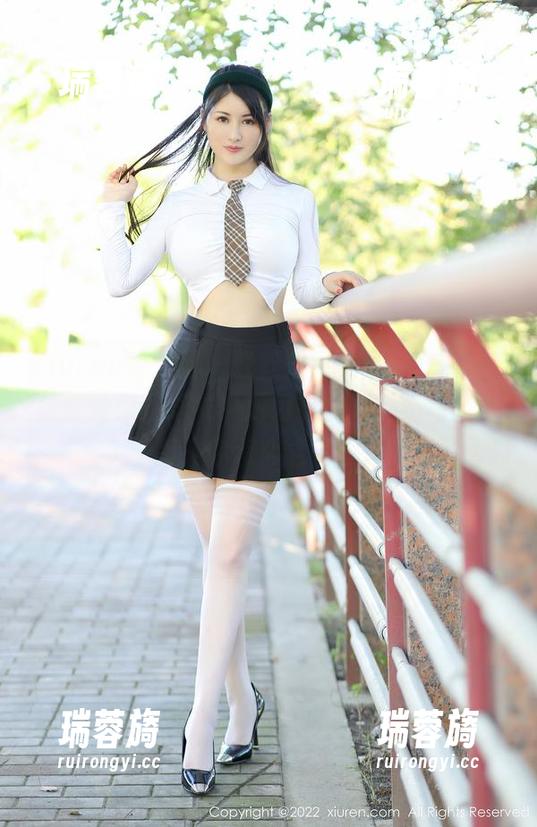 Xiuren秀人网 - 轻松一夏，MODEL伊若教你如何在泳衣中游刃有余，这组写真套图，你怎么能错过？