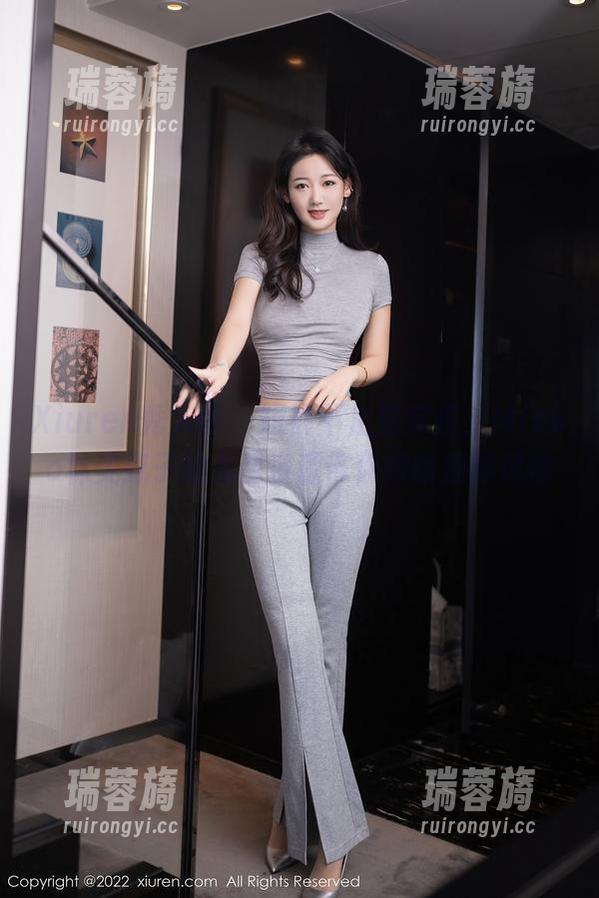 Xiuren秀人网 - 短裤不止是穿着，Mieko林美惠子的免费资源带你领略别样风情
