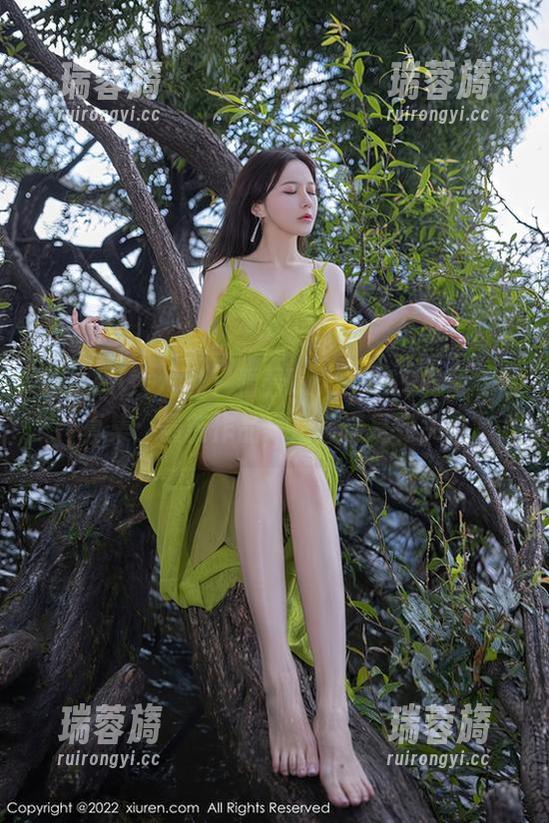 Xiuren秀人网 - 看看lingyu69的蕾丝写真集：最新作品，是美还是噱头？