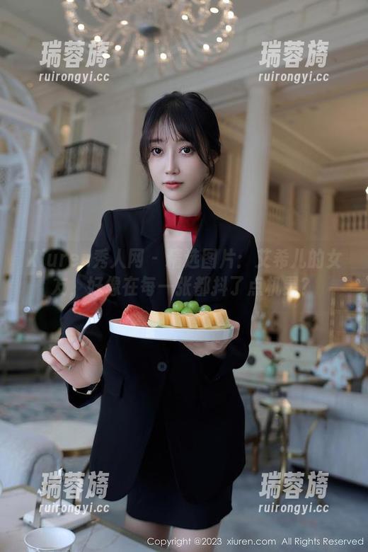 Xiuren秀人网 - 精选图片：艾希儿的女友，好像在每一张都抖了点机灵？