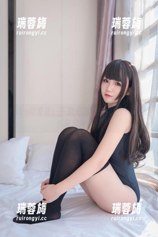 Yoko宅夏说：干脆把所有的纯白cos资源都拿出来吧！