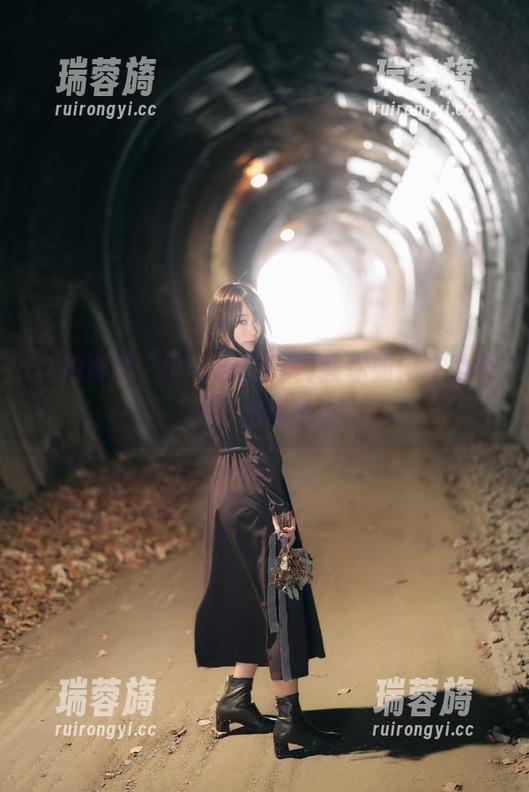 私拍资源，いくみ(育美)教你如何在夏天‘美’出新高度！