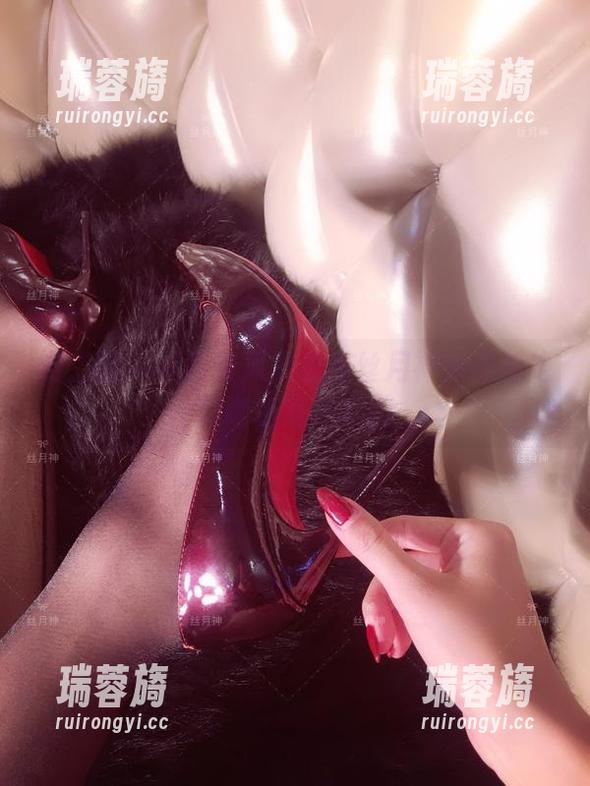 微密圈 - 走路带风？看看丝月神的夜拍绝美咖色筒袜套图