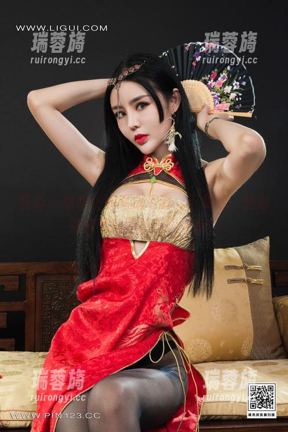 丽柜 - 悠悠长腿高清写真：下载后，随时在脑海重播那无限可能！