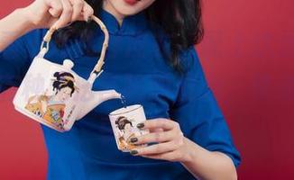 丽柜 – 看王炜炜穿皮衣，配上这张图片，真的是有种无法言喻的魅力，快来一起分享一下！