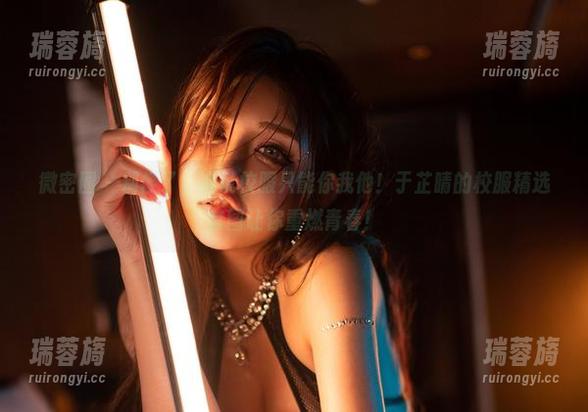 微密圈 - 别傻了，谁说校服只能你我他！于芷晴的校服精选套图让你重燃青春！