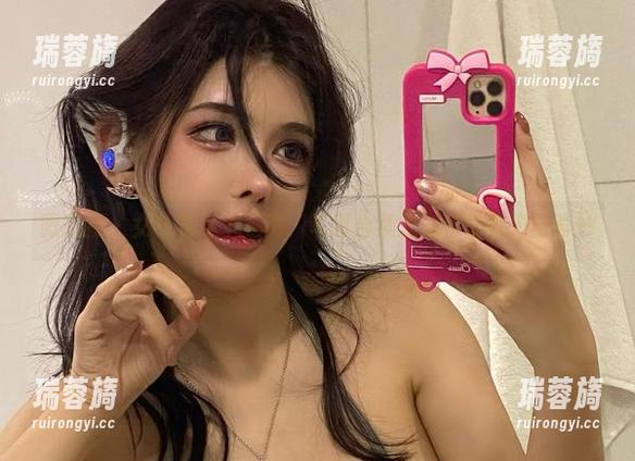 微密圈 - 女仆变身于芷晴：写真合集里独特的魅力与奇妙