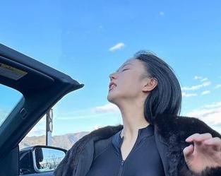 微密圈 – 一张网盘里，记录了俏妞qiaoniu66的海边放飞自我写真！