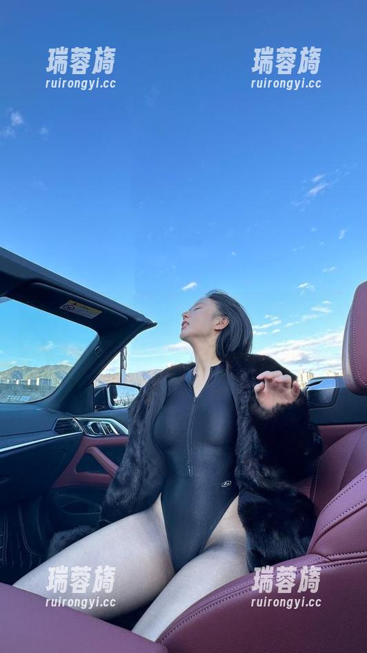 微密圈 - 一张网盘里，记录了俏妞qiaoniu66的海边放飞自我写真！