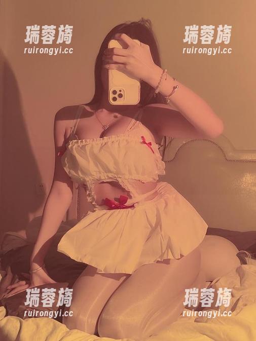 微密圈 - 兔宝妮to的高清壁纸：让你的屏幕也感受裸足的清新气息！