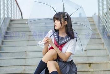 制服裸腿女孩的魅力：兔玩映画最新写真，注意，流口水危险！