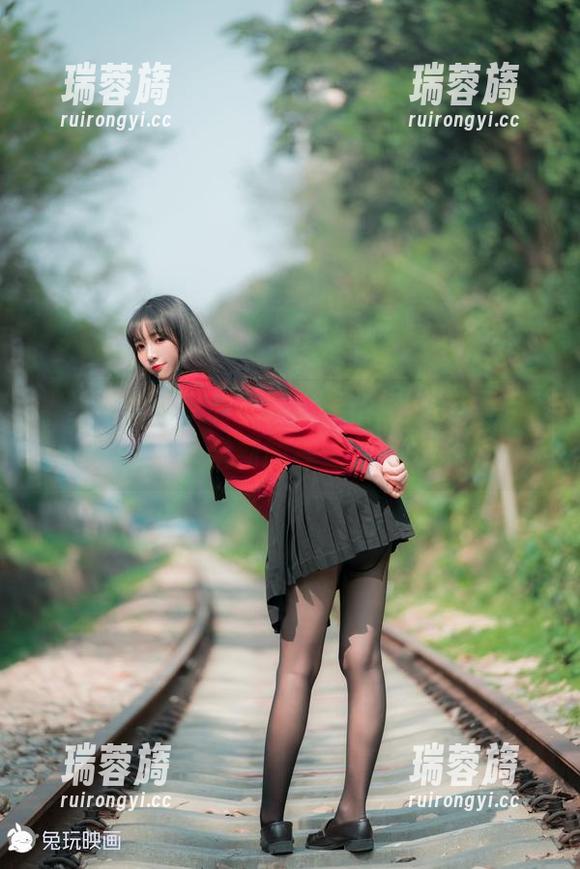 黑丝制服少女的写真故事，兔玩映画带你品味全新的视觉分享！