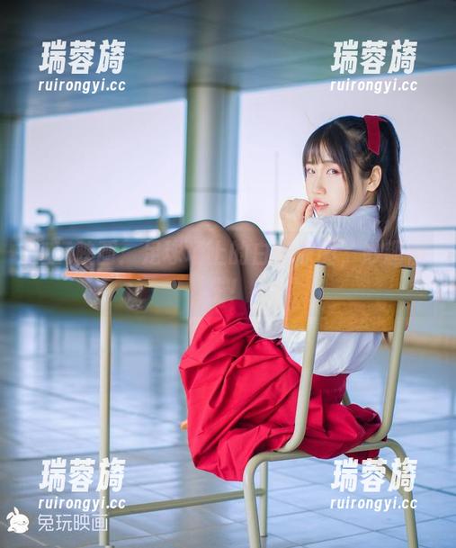兔玩映画：足球场上的白丝原图，妙趣横生！