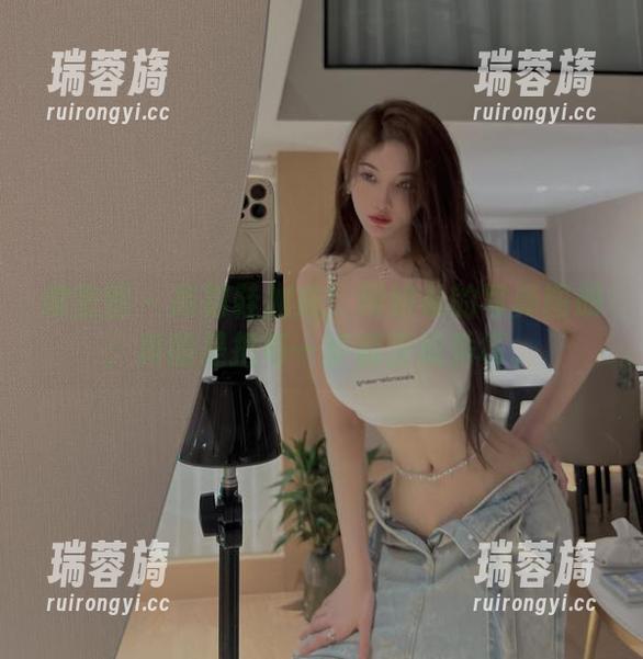 周妍希 微密圈 - 高跟鞋加成!周妍希的写真图册:真的是把每一步都当成秀场。
