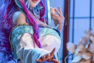 写真里的咔喵：精灵修女，感觉她真的是个谐星