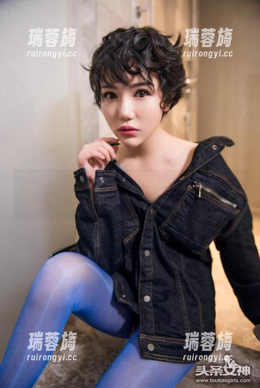 头条女神-刘瑾希 头条女神 - 睡衣写真来了!刘瑾希原图,轻轻一瞥心跳加速!!