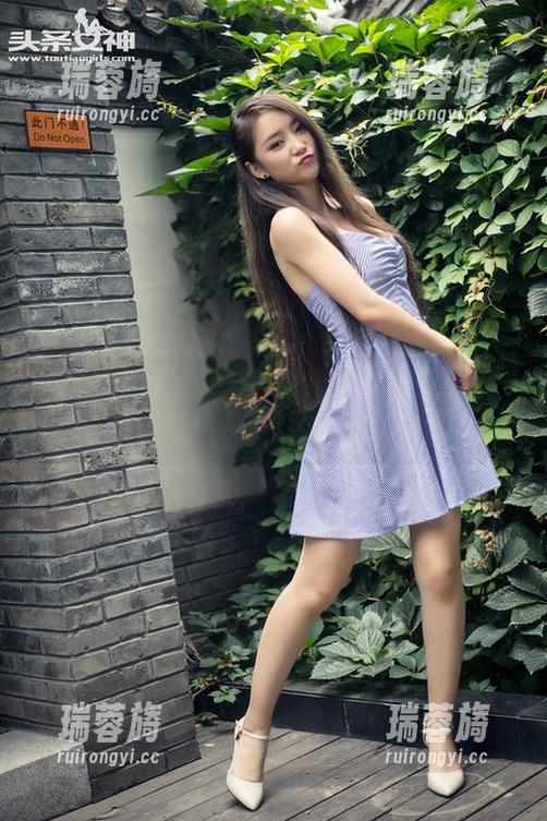 头条女神 - 高萌萌的网袜写真，一个下载就能把你的心融化！