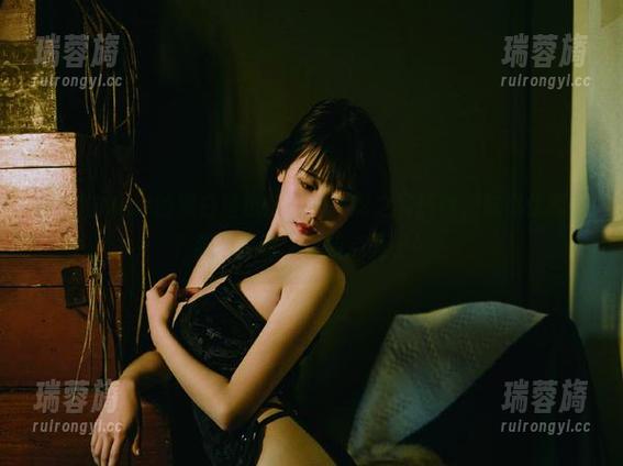 奈汐酱Nice的黑白精选：在光与影之间跳舞，舞姿优雅吗？我想是吧，给我点面子……