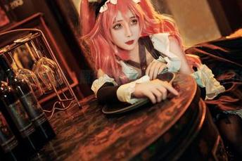 最新奶狮不咬人女孩，照片里的那份气质让我久久不能忘怀。