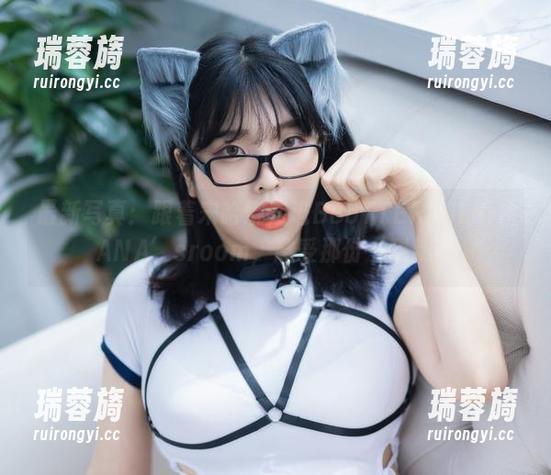 最新写真：跟着宋哈娜走进BBUTTERMILK-HANA’sroom，感受那份‘甜腻’