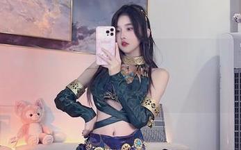 精选套图，跟着小小奶瓶儿一起走进婚纱的奇妙世界！