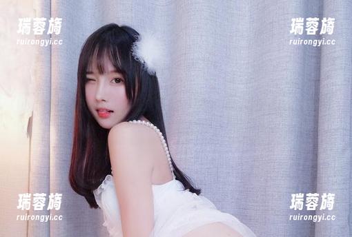 小小奶瓶儿更新的生日限定仙女兔，美图里的每个细节都在挑战我的审美底线。