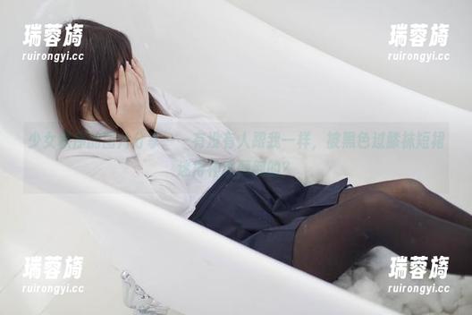 少女秩序的图片分享——有没有人跟我一样，被黑色过膝袜短裙迷得神魂颠倒的？