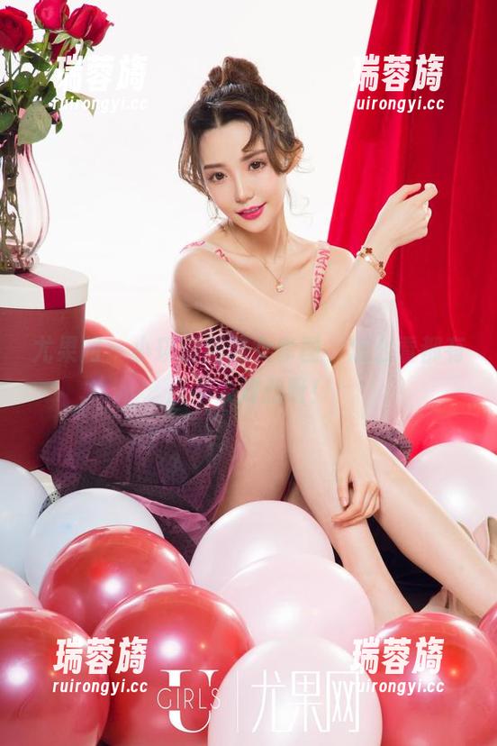 尤果网-小琪 尤果网 - 小琪最新修女套图,怎么看都有点不太对劲呀!
