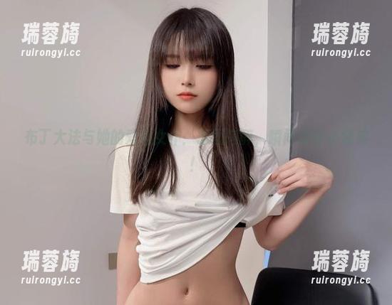 布丁大法与她的爱心女仆：原图陶醉，瞬间变身小迷弟！