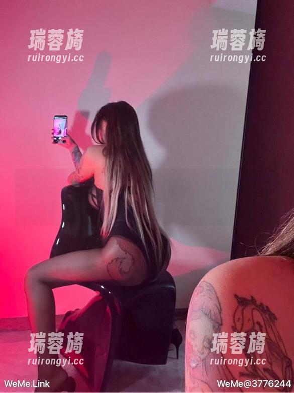 微密圈 - 希希Gina与皮衣——图库里的精致反叛，居然有点上瘾？