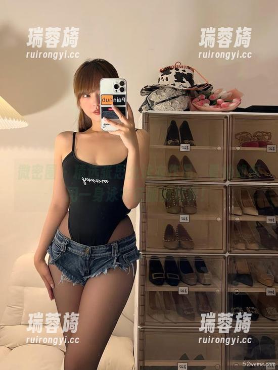 微密圈 - 精选张思允泳衣作品，看她如何用一身泳衣征服幽默界！