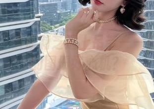 微密圈 – 当徐莉芝遇上吊带——这是哪家的图册好心机？