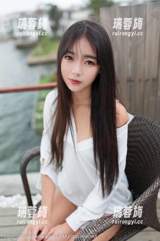 推女神-琪琪qlql 推女神 - 琪琪qlql最新自拍合集:每一张都是在挑战我的审美极限!